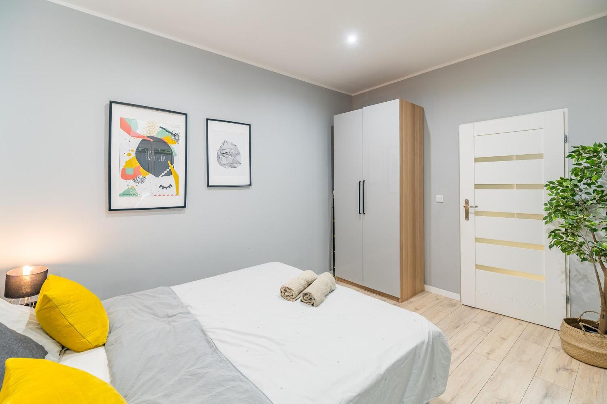 Apartment Starowislna - Balcony, Top Location, Tram & Train Nearby - By Rentujemy Krakau