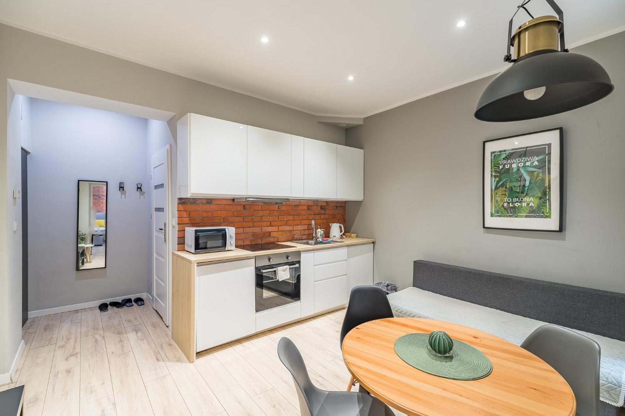 Starowislna - Balcony, Top Location, Tram & Train Nearby - By Rentujemy Krakau