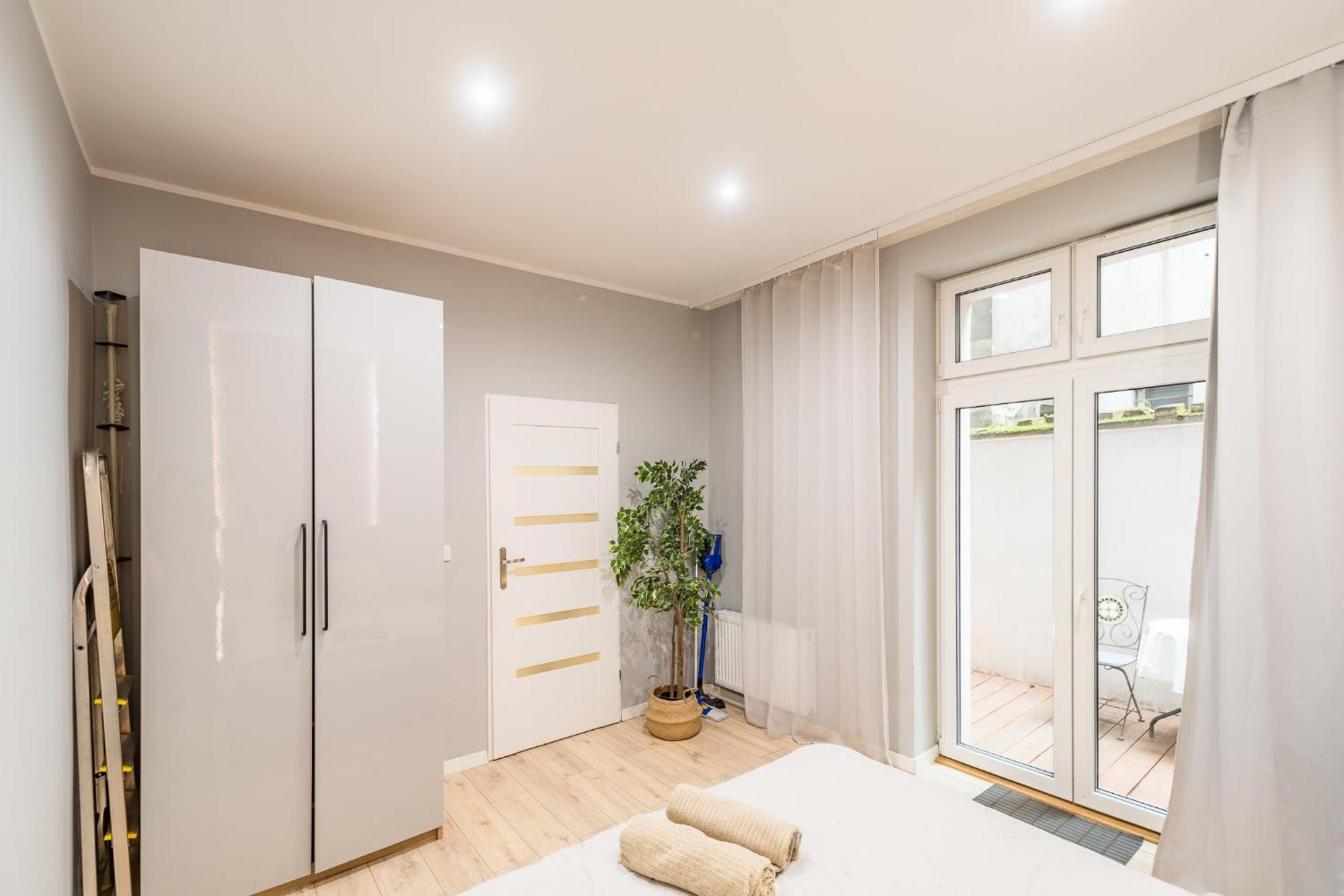 Apartment Starowislna - Balcony, Top Location, Tram & Train Nearby - By Rentujemy